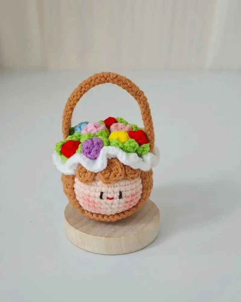 Crocheted flower basket, cute design.