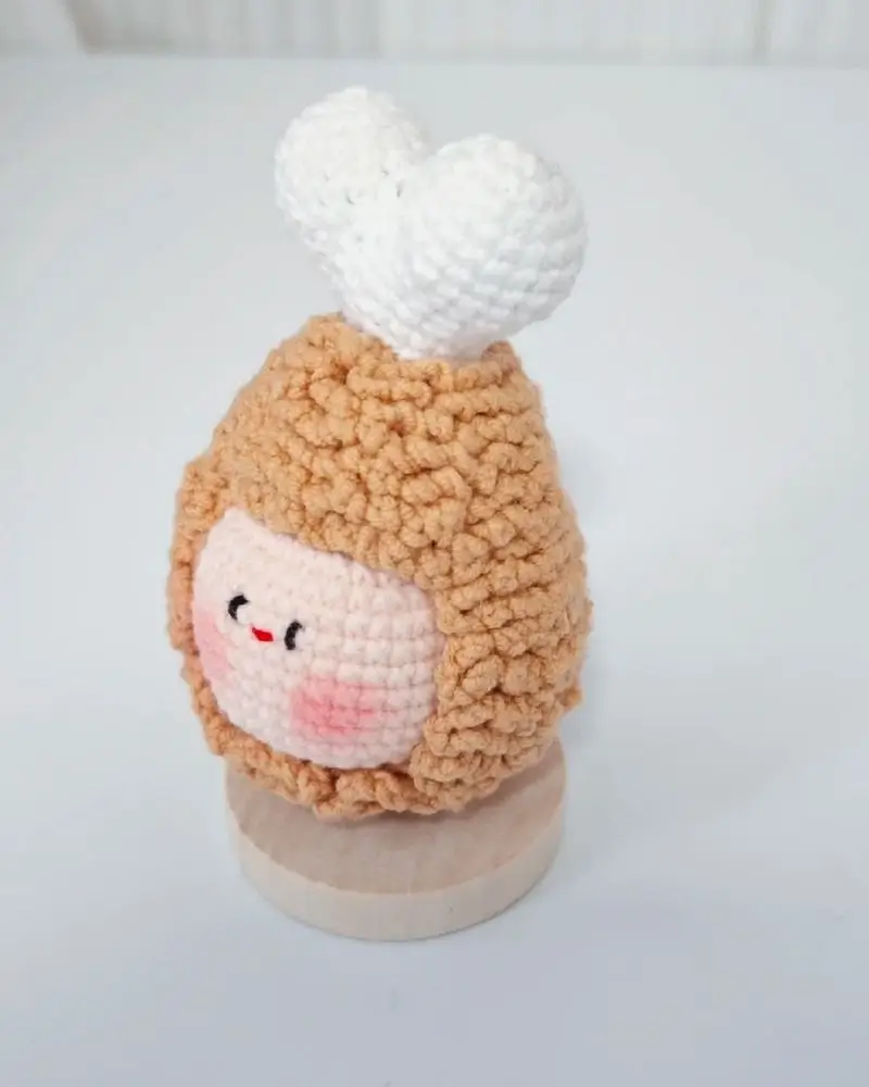 Cute crocheted chicken wing-shaped doll.