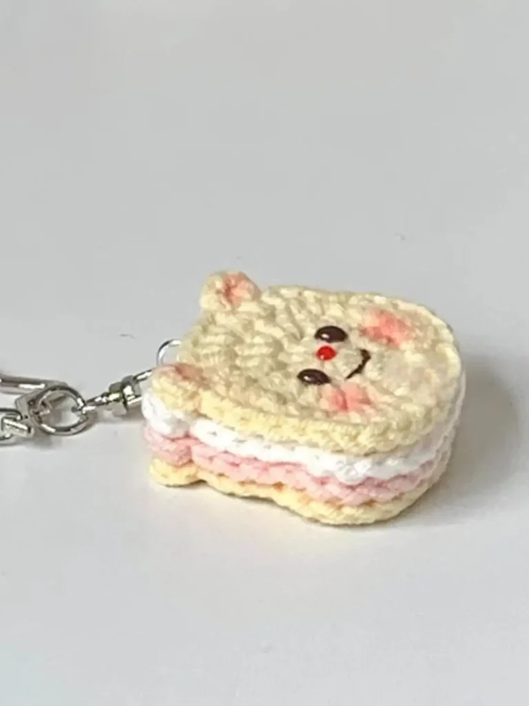 Crochet sandwich keychain, pastel colors.